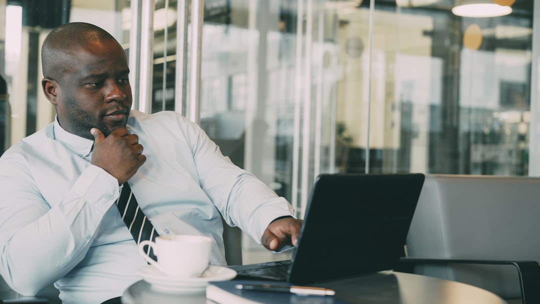 7 Side Hustles That Pay Well Without a College Degree